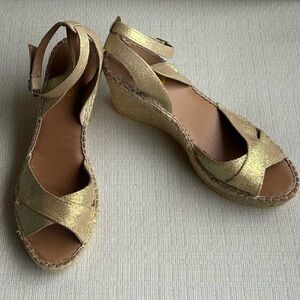 NWOT Lole Gold Glitter Espadrilles, size 10 (EU41)